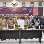 Wakil Bupati Kapuas Dodo saat serah terima anggaran hibah Pemilihan Kepala Daerah (Pilkada) tahun 2024 dengan KPU bertempat di Aula Kantor Kesbangpol Kabupaten Kapuas, Selasa (6/5/2025).

