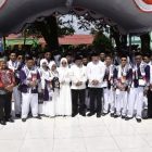 Bupati Kapuas HM Wiyatno didampingi Wakil Bupati Kapuas Dodo saat menghadiri pelepasan rombongan Jamaah Calon Haji Kabupaten Kapuas Musim Haji Tahun 1446 H / 2025 M, Kamis (8/5/2025) di halaman Masjid Agung Al Mukarram Kapuas.