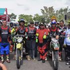 Bupati Kapuas HM Wiyatno, bersama Wakil Bupati Kapuas, Dodo, para riders, pada kegiatan Bupati Kapuas Trail Adventure #3 2025, di Area Gedung GPU Manggatang Tarung Kuala Kapuas, Sabtu (10/5/2025).
