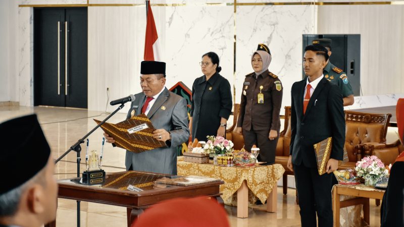 Bupati Kapuas HM Wiyatno saat melantik dan pengambil sumpah janji ASN dalam jabatan manajerial dilingkungan Pemerintah Kabupaten Kapuas, Rabu (14/5/2025) bertempat di Aula Rujab Bupati Kapuas.

