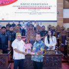 Bupati Kapuas HM Wiyatno saat menyerahkan Rancangan Awal RPJMD Kabupaten Kapuas Tahun 2025-2029 pada Rapat Paripurna ke 7 Masa Persidangan II Tahun Sidang 2025, bertempat di Ruang Rapat Paripurna DPRD Kapuas, Rabu (21/5/2025) malam.
