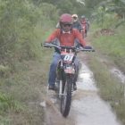 Bupati Kapuas HM Wiyatno bersama Wakil Bupati Kapuas Dodo dan Penjabat (Pj) Sekretaris Daerah Kabupaten Kapuas Usis I Sangkai meninjau kondisi jalan yang ada di Wilayah Kabupaten Kapuas, tepatnya di Kecamatan Basarang dan Kecamatan Selat, Sabtu (24/5/2025).