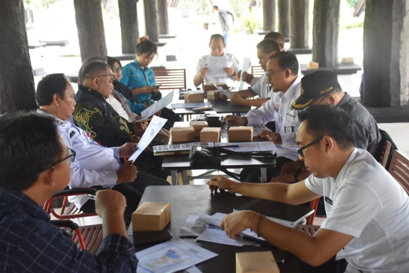 Rapat koordinasi persiapan pemecahan rekor MURI, Rabu (3/12/2025) di Rumah Betang Sei Pasah, Kecamatan Kapuas Hilir