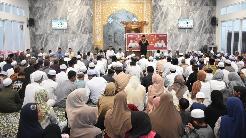 Bupati Kapuas HM Wiyatno didampingi jajaran Pemkab Kapuas saat melaksanakan Safari Ramadhan di Masjid Mihrabul Muhajirin, Handel Melati, Desa Mawar Mekar, Kecamatan Pulau Petak, Senin (2/3/2026).