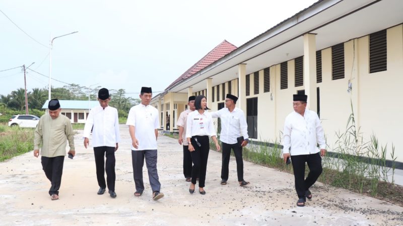 Bupati Kapuas HM Wiyatno melakukan peninjauan ke Rumah Potong Unggas (RPU) yang berlokasi di Pulau Telo Baru, Rabu (4/3/2026).
