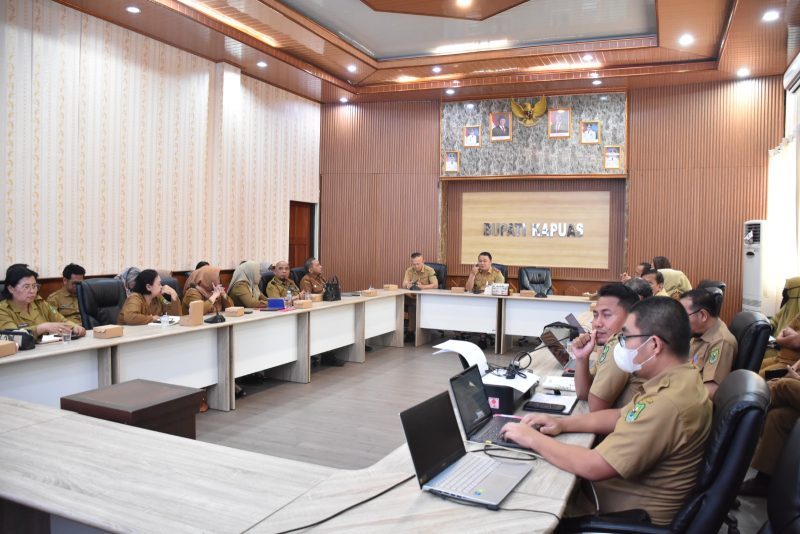 Sekretaris Daerah (Sekda) Kabupaten Kapuas, Usis I Sangkai, memimpin secara langsung Rapat Kerja Dewan Pengurus Korps Pegawai Republik Indonesia (KORPRI) Kabupaten Kapuas yang berlangsung di Ruang Rapat Kantor Bupati Kapuas, Selasa (1/9/2026).