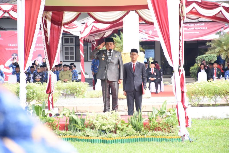 Bupati Kapuas HM Wiyatno saat menjadi Inspektur Upacara Peringatan Hari Lahir Pancasila Tahun 2026 di halaman Kantor Bupati Kapuas, Rabu (3/6/2026).