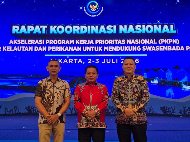 Bupati Kapuas HM Wiyatno didampingi Sekretaris Daerah Kabupaten Kapuas Usis I Sangkai dan Kepala Dinas Ketahanan Pangan dan Perikanan (DKPP) Kabupaten Kapuas Vitrianson menghadiri Rapat Koordinasi Nasional (Rakornas) Akselerasi Program Kerja Prioritas Nasional (PKPN) Sektor Kelautan dan Perikanan untuk Mendukung Swasembada Pangan yang diselenggarakan Kementerian Kelautan dan Perikanan (KKP) di Ballroom Gedung Mina Bahari III, Jakarta, Kamis (2/7/2026).