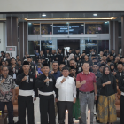 Bupati Kapuas, HM Wiyatno didampingi Sekretaris Daerah Kabupaten Kapuas, Usis I. Sangkai, serta Asisten Administrasi Umum Setda Kabupaten Kapuas, Peri Noah menghadiri kegiatan pengesahan warga baru Persaudaraan Setia Hati Terate Cabang Kapuas dan Cabang Pulang Pisau tahun 2026, yang diselenggarakan di Aula Kantor Bupati Kapuas, Sabtu (4/7/2026) malam