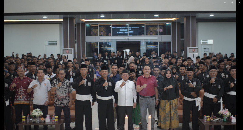 Bupati Kapuas, HM Wiyatno didampingi Sekretaris Daerah Kabupaten Kapuas, Usis I. Sangkai, serta Asisten Administrasi Umum Setda Kabupaten Kapuas, Peri Noah menghadiri kegiatan pengesahan warga baru Persaudaraan Setia Hati Terate Cabang Kapuas dan Cabang Pulang Pisau tahun 2026, yang diselenggarakan di Aula Kantor Bupati Kapuas, Sabtu (4/7/2026) malam