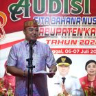 Wakil Bupati Kapuas Dodo. SP saat membacakan sambutan Bupati Kapuas pada acara Audisi Gita Bahana Nusantara 2026 di kawasan taman Ekraf Sebelah GOR. 