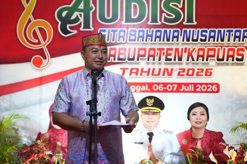 Wakil Bupati Kapuas Dodo. SP saat membacakan sambutan Bupati Kapuas pada acara Audisi Gita Bahana Nusantara 2026 di kawasan taman Ekraf Sebelah GOR. 
