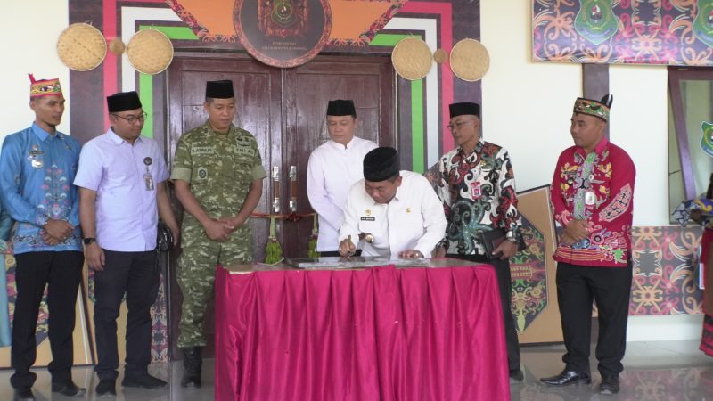 Bupati Kapuas HM Wiyatno saat meresmikan Kantor Kelurahan Pulau Kupang yang berlokasi di Jalan Pematang Sawah, Kelurahan Pulau Kupang, Kecamatan Bataguh, Kamis (10/9/2026).