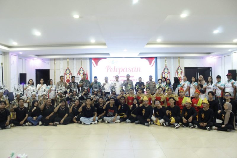 Foto Bersama Wakil Bupati Kapuas yang juga Ketua KORMI Kabupaten Kapuas bersama para kepala OPD, peserta Festival dan panitia FBIM Kalimantan Tengah.