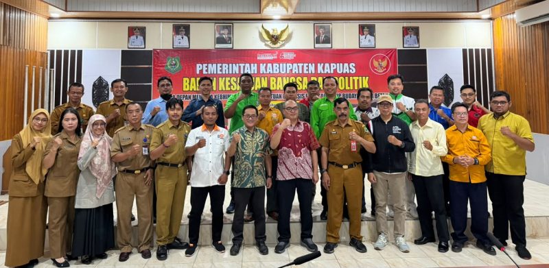 Foto bersama usai sosialisasi Perpajakan dan Administrasi Bantuan Keuangan Partai Politik, Selasa (15/9/2026) di Aula Kantor Bakesbangpol Kabupaten Kapuas.