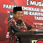 Bupati Kapuas saat memberikan sambutan pada acara Pendidikan Politik musyawarah anak cabang PDI Perjuangan se Kabupaten Kapuas