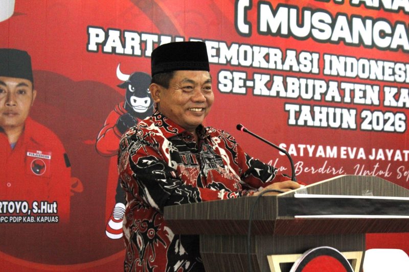 Bupati Kapuas saat memberikan sambutan pada acara Pendidikan Politik musyawarah anak cabang PDI Perjuangan se Kabupaten Kapuas