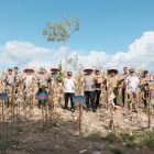 Bupati Kapuas H.M. Wiyatno bersama Sekretaris Daerah Kabupaten Kapuas Usis I. Sangkai, Kapolres Kapuas AKBP Gede Eka Yudharma dan jajaran berfoto bersama usai kegiatan Panen Raya Jagung Serentak Kuartal II Tahun 2026 di Desa Sei Asam, Kecamatan Kapuas Hilir, Sabtu (16/05/2026).