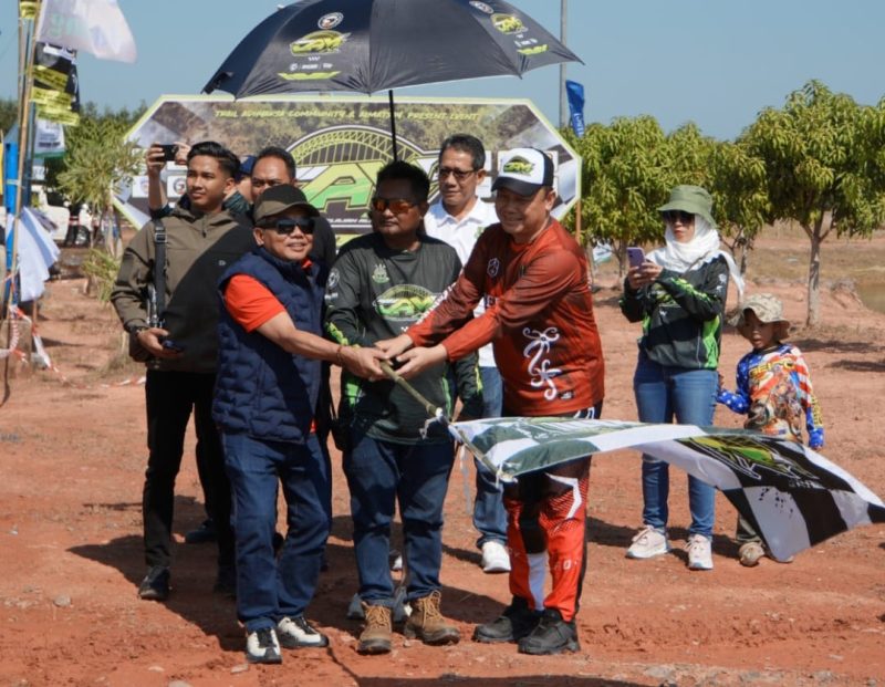 Bupati Kapuas HM Wiyatno saar menghadiri Trail Adhyaksa dengan Jelajah Alam Marabahan di Kabupaten Barito Kuala, Kalsel.