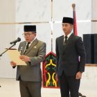 Bupati Kapuas HM Wiyatno saat memimpin  pengukuhan Paskibraka HUT 81 RI Kabupaten Kapuas.