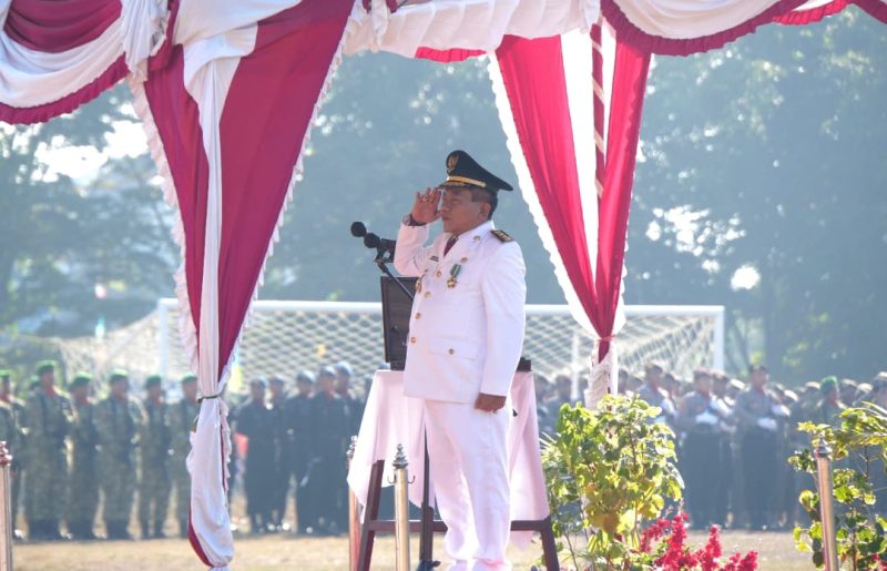 Bupati Kapuas HM Wiyatno, SP pimpin Upacara Peringatan HUT ke-81 Kemerdekaan RI 2026 di Stadion Panunjung Tarung Kuala Kapuas.