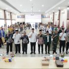 Wakil Bupati Kapuas Dodo berfoto bersama unsur Forkopimda, Kepala Bakesbangpol Yunabut, pengurus FKUB, serta para tokoh lintas agama usai acara pembukaan dialog kebangsaan.