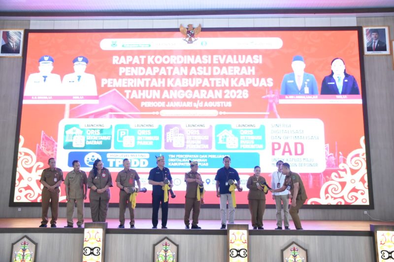 Bupati Kapuas, H.M. Wiyatno, S.P., membuka secara resmi kegiatan Rapat Koordinasi Evaluasi Pendapatan Asli Daerah (PAD) Tahun Anggaran 2026 sekaligus Launching QRIS Retribusi, di Aula Tingang Menteng Kantor Bupati Kapuas, Senin (21/9/2026).
 