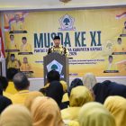 Wakil Bupati Kapuas Dodo saat menghadiri sekaligus memberikan sambutan pada kegiatan Musyawarah Daerah (Musda) XI Partai Golkar Kabupaten Kapuas yang digelar di Hotel Fovere, Sabtu (23/5/2026).
