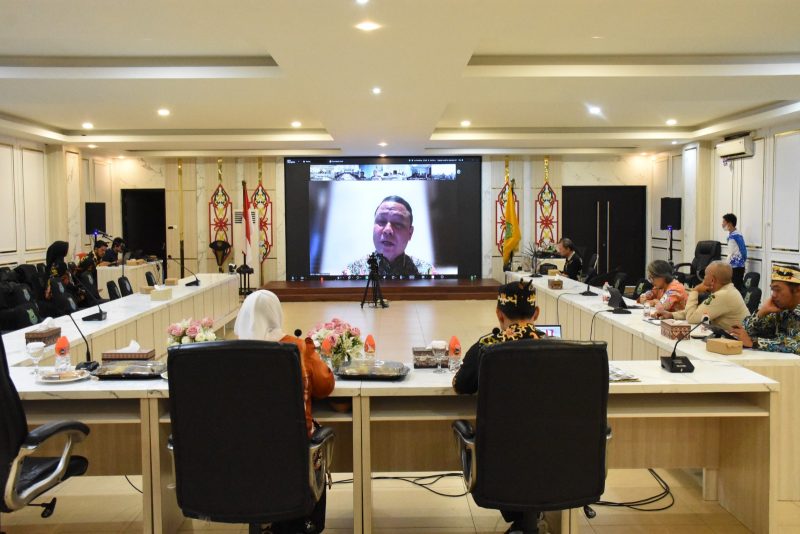 Sekda Kapuas Usis I Sangkai saat membuka secara virtual Sosialisasi Penerapan Manajemen Talenta Pemerintah Kabupaten Kapuas Tahun 2026, Jumat (26/6/2026).