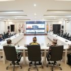 Wakil Bupati Kapuas didampingi Sekretaris Daerah saat mengikuti Zoom Meeting Rapat Kerja dan Rapat Dengar Pendapat bersama Komisi II DPR RI di Ruang Rapat Rumah Jabatan Bupati Kapuas, Kamis (30/7/2026) pagi.