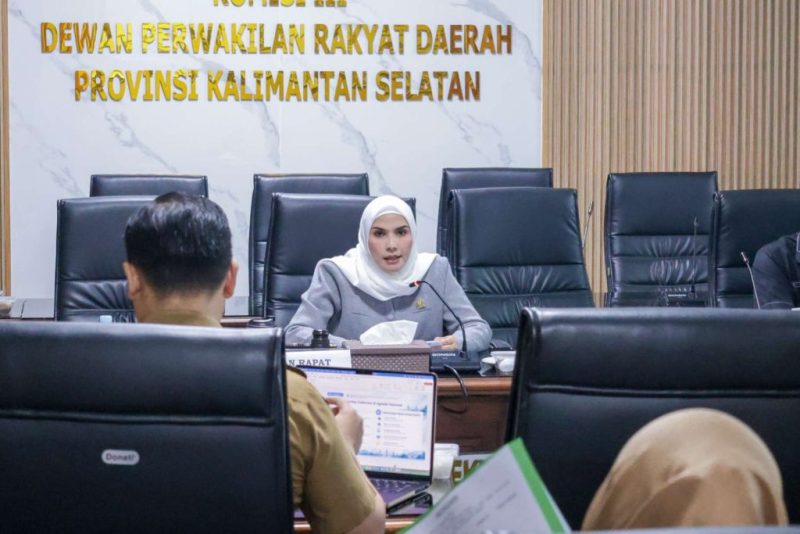 Ketua Komisi III DPRD Kalsel Mustaqimah pimpin rapat dengan Kepala Bappeda beserta jajaran terkait Rencana Kerja serta Program Kerja Bappeda Tahun Anggaran 2027.