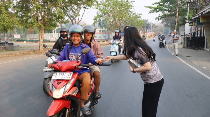 Momen Hari Olahraga Nasional (Haornas) ke-43 Tahun 2026, Dispora Kalsel gelar gowes disertai kegiatan pembagian masker di halaman Kantor Dispora Kalsel, Banjarmasin, Sabtu (19/9/2026) pagi.
