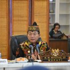Bupati Kapuas HM Wiyatno, didampingi Wakil Bupati Kapuas Dodo dan Sekretaris Daerah Kapuas Usis I Sangkai saat memimpin Pertemuan Kunjungan Lapangan Tim Local Service Delivery Improvement Project (LSDP) di Ruang Rapat Rujab Bupati Kapuas, Kamis (27/8/2026).