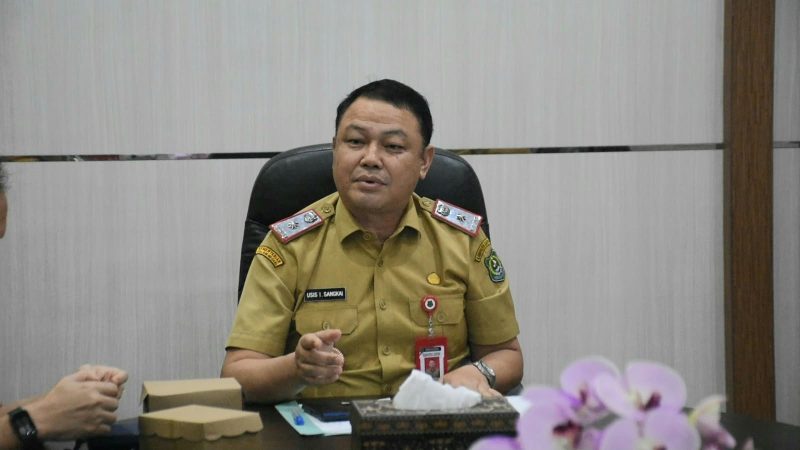 Sekretaris Daerah Kabupaten Kapuas Usis I. Sangkai saat memimpin Rapat Evaluasi Tim Relokasi Pasar Ikan Grosir Kuala Kapuas di Ruang Rapat Sekda, Senin (5/10/2026) pagi.