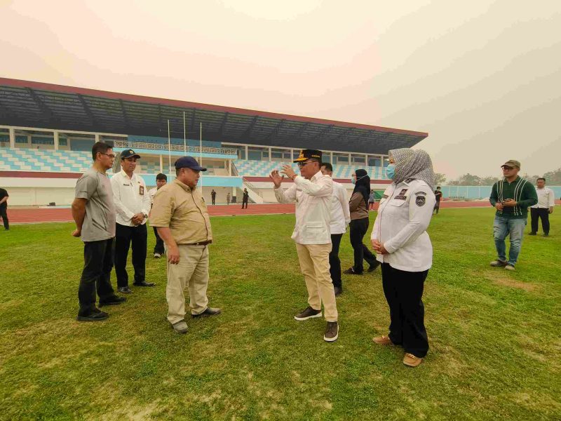 Gubernur Agustiar Sabran saat meninjau salah satu venue Porprov XIII di Pangkalan Bun, Kotawaringin Barat