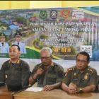 Kepala Satpol PP Kapuas, Syahrifin dan jajaran saat launching SIP BEH