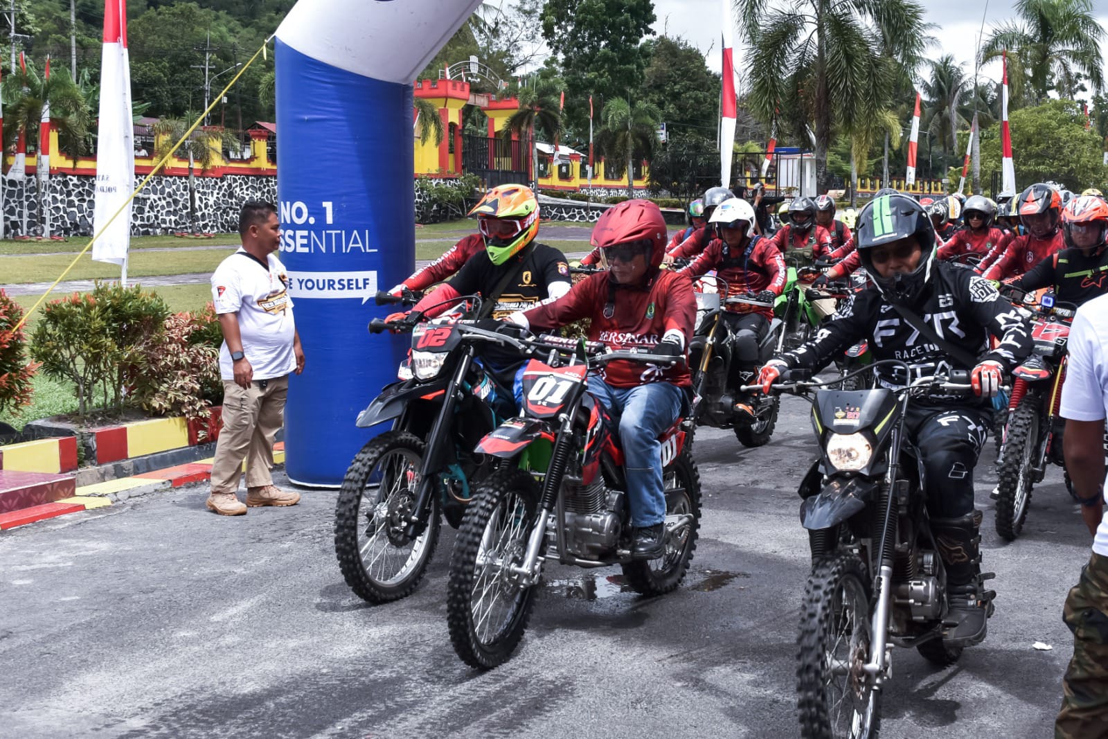 Bupati Kapuas HM Wiyatno bersama Wakil Bupati Kapuas Dodo mengikuti Satya Bhalluka Pala Advanture Trail 2025 di Mako Satbrimob Polda Kalimantan Tengah, Sabtu (25/10/2025).