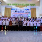 Wakil Bupati Kapuas Dodo saat berfoto bersama usai Pelantikan Pengurus Kamar Dagang dan Industri (KADIN) Kabupaten Kapuas Masa Bakti 2026–2031 yang dilaksanakan di Ballroom Permata Inn Kapuas, Jumat (13/2/2026).