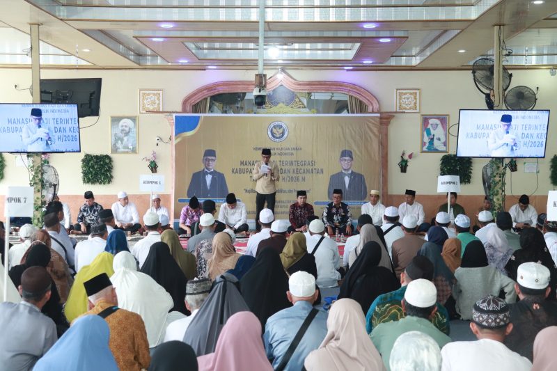 Staf Ahli Bupati Kapuas Bidang Kemasyarakatan dan SDM Budi Kurniawan membuka secara resmi kegiatan Bimbingan Manasik Haji Terintegrasi Kabupaten Kapuas Tahun 1447 H/2026 M di Majelis Ta’lim Al Madani, Jalan Cilik Riwut Kuala Kapuas, Senin (16/2/2026) pagi.