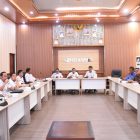 Pemerintah Kabupaten Kapuas menggelar Rapat Persiapan Pelaksanaan Pasar Ramadan Tahun 1447 Hijriah/2026 Masehi, bertempat di Ruang Rapat Kantor Bupati Kapuas, Rabu (18/2/2026).