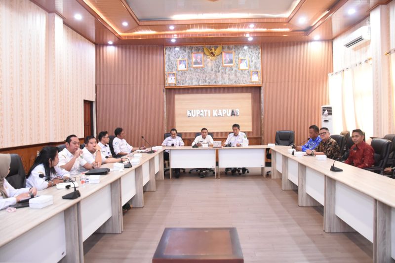 Pemerintah Kabupaten Kapuas menggelar Rapat Persiapan Pelaksanaan Pasar Ramadan Tahun 1447 Hijriah/2026 Masehi, bertempat di Ruang Rapat Kantor Bupati Kapuas, Rabu (18/2/2026).