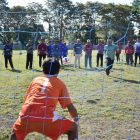 Bupati Kapuas Muhammad Wiyatno melakukan tendangan bola pertama sebagai tanda dibukanya Turnamen Sepak Bola Usia Dini Piala Kadisdik Kabupaten Kapuas Seri IV Tahun 2026 di Stadion Panunjung Tarung, Kuala Kapuas, Jumat (24/4/2026) pagi.