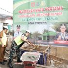 Peletakan batu pertama pembangunan Kantor Subdenpom XXII/1-4 Kapuas yang dilakukan oleh Komandan Pusat Polisi Militer Angkatan Darat (Danpuspomad) Mayor Jenderal TNI Eka Wijaya Permana di Markas Subdenpom XXII/1-4 Kapuas, Senin (27/4/2026). 