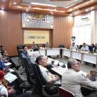 Dinas Perumahan Rakyat, Kawasan Permukiman dan Pertanahan (Disperkimtan) menggelar rapat terkait penyusunan regulasi Rancangan Peraturan Bupati (Perbup) tentang pengelolaan New Side Development (NSD) dan rumah susun (rusun) di Ruang Rapat Kantor Bupati Kapuas, Kamis (30/4/2026). 