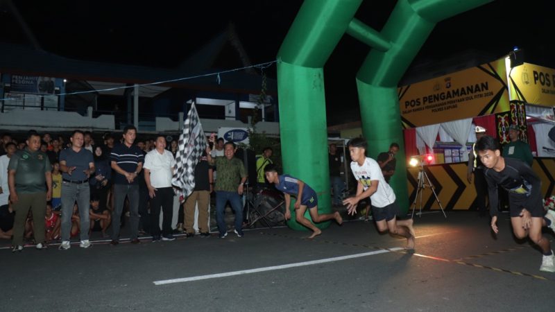 Bupati Kapuas HM Wiyatno saat melepas Kapuas Ramadhan Street Race yang digelar di kawasan Danau Mare, Kabupaten Kapuas, Minggu (15/3/2026) malam.