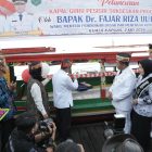 Wakil Menteri Pendidikan Dasar dan Menengah (Wamendikdasmen) RI Fajar Riza Ul Haq bersama Bupati Kapuas Muhammad Wiyatno dan Wakil Bupati Kapuas Dodo saat meluncurkan Kapal Guru Pesisir di Dermaga Guest House Pemerintah Kabupaten Kapuas, Sabtu (2/5/2026) sore.