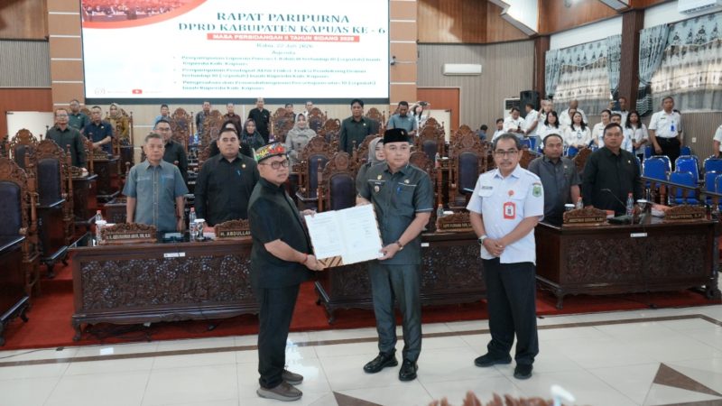 Dewan Perwakilan Rakyat Daerah (DPRD) Kabupaten Kapuas menyetujui sembilan dari sepuluh Rancangan Peraturan Daerah (Raperda) yang diajukan Pemerintah Kabupaten Kapuas dalam Rapat Paripurna Ke-6 Masa Persidangan II Tahun Sidang 2026 di Ruang Sidang Paripurna DPRD, Rabu (22/7/2026).