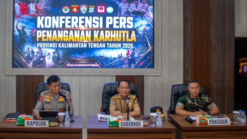 Pemerintah Provinsi Kalimantan Tengah bersama unsur TNI dan Polri menggelar Konferensi Pers Penanganan Kebakaran Hutan dan Lahan (Karhutla)