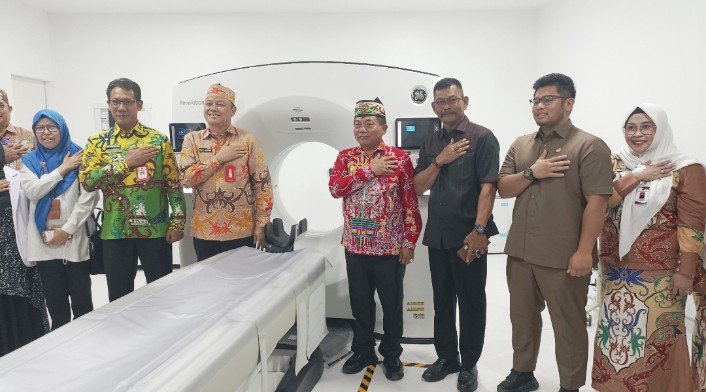 Anggota DPRD Kabupaten Kapuas, Arhensa Mullah Muhammad dan Thosibae Limin, menghadiri peresmian layanan Computed Tomography (CT) Scan di RSUD dr. H. Soemarno Sosroatmodjo, Senin (29/6/2026).