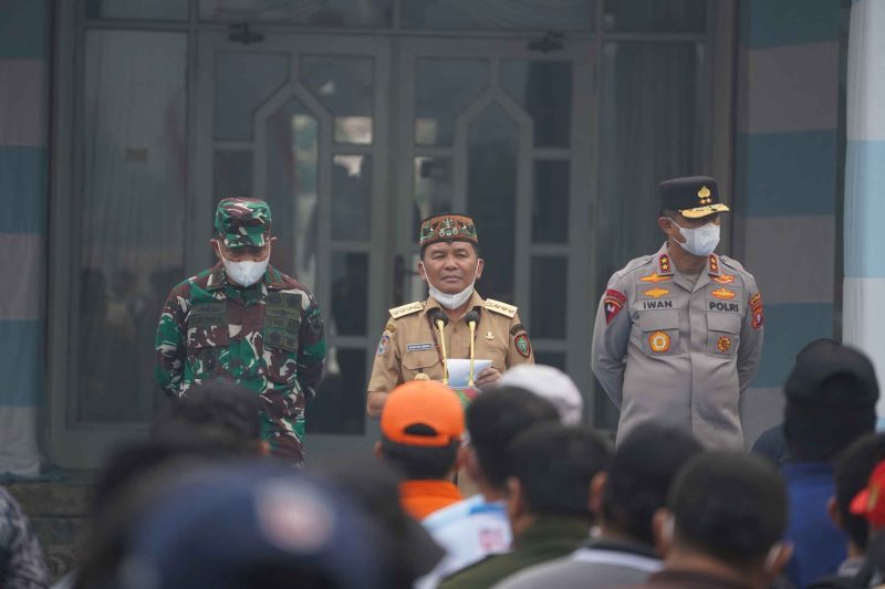 Gubernur Kalimantan Tengah Agustiar Sabran memimpin langsung jalannya apel gabungan